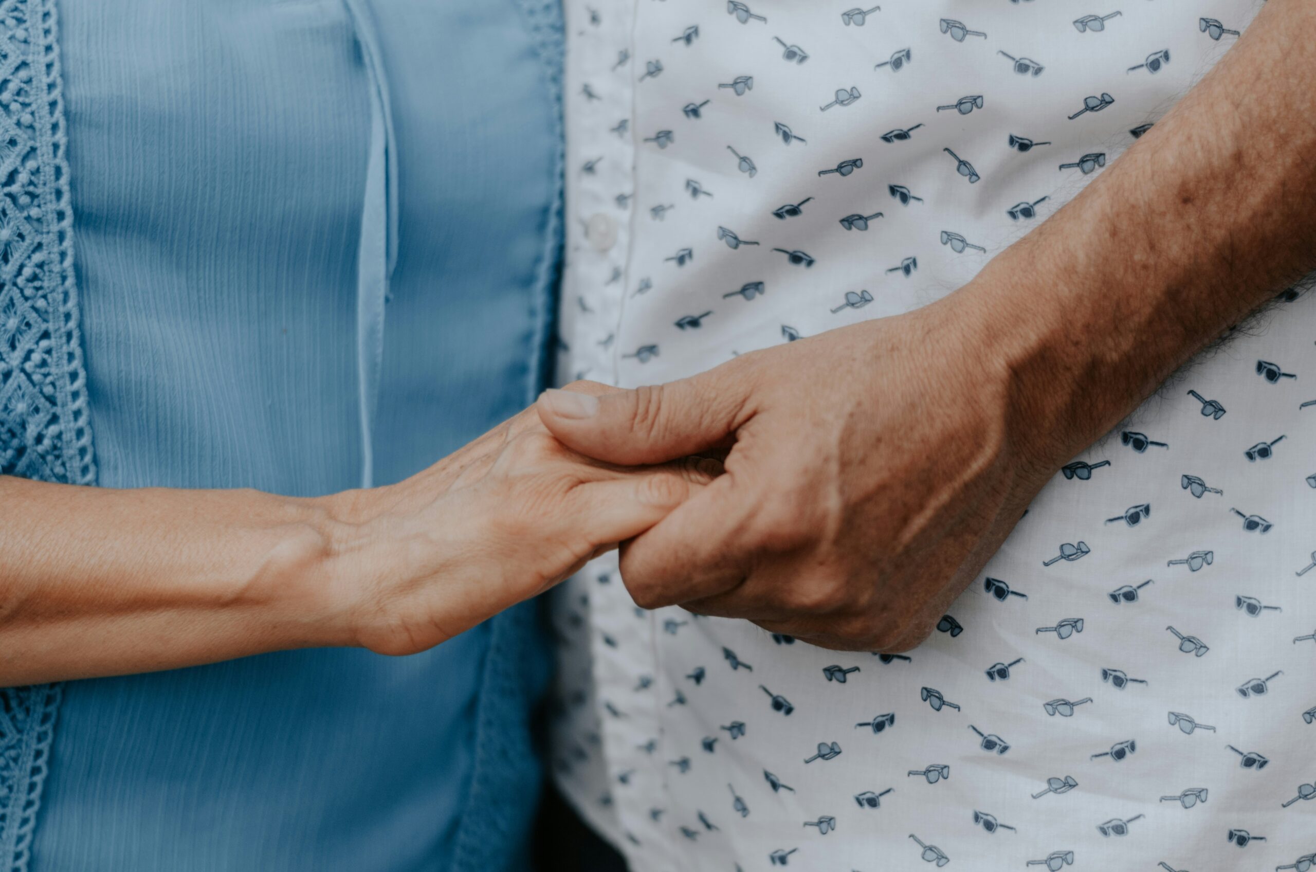 la thérapie de couple vise à améliorer la communication et à résoudre les conflits pour renforcer la relation entre les partenaires.